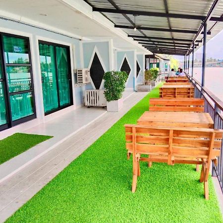 Chaiyai River Front Hotel สิชล ภายนอก รูปภาพ