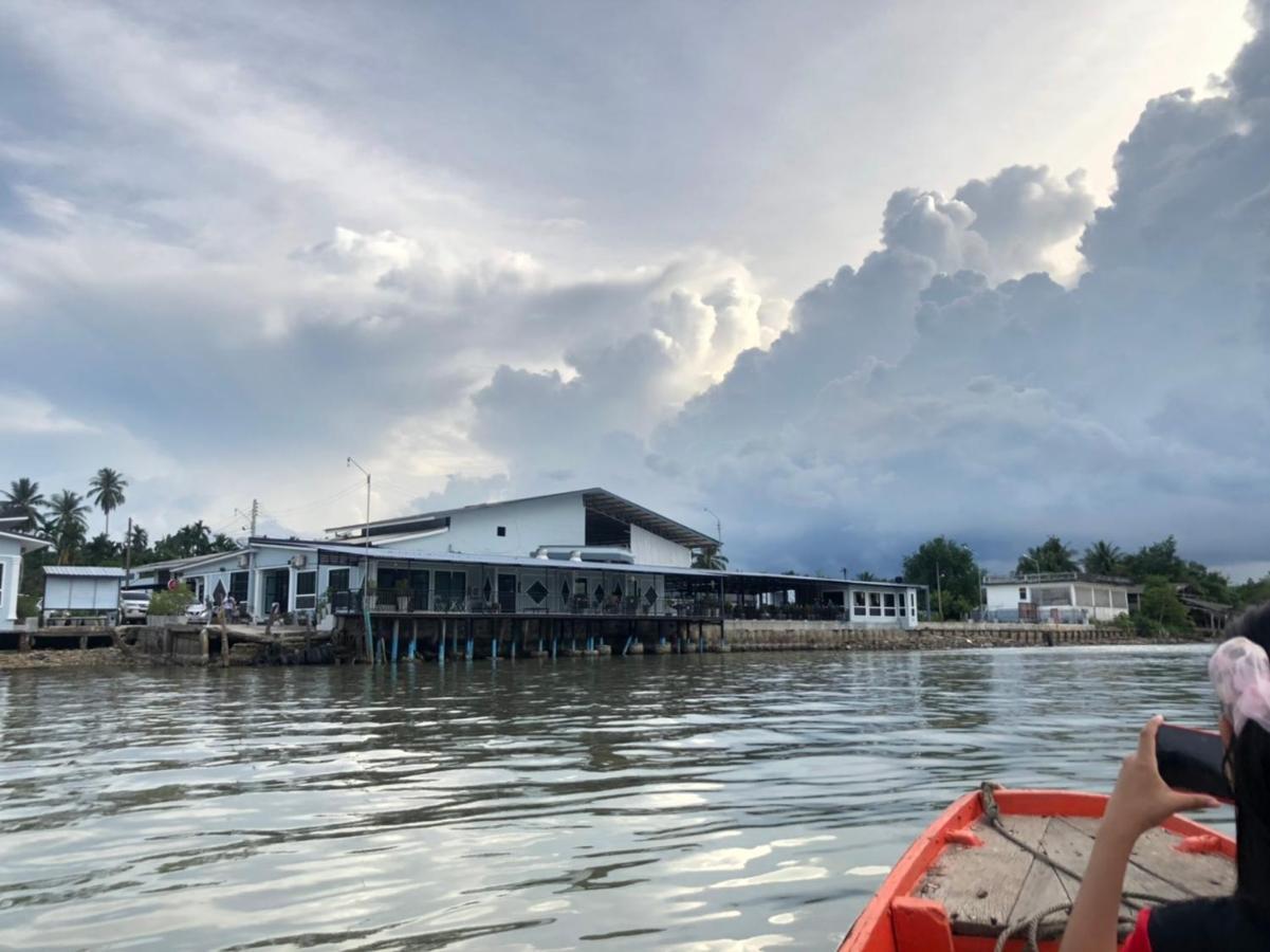 Chaiyai River Front Hotel สิชล ภายนอก รูปภาพ