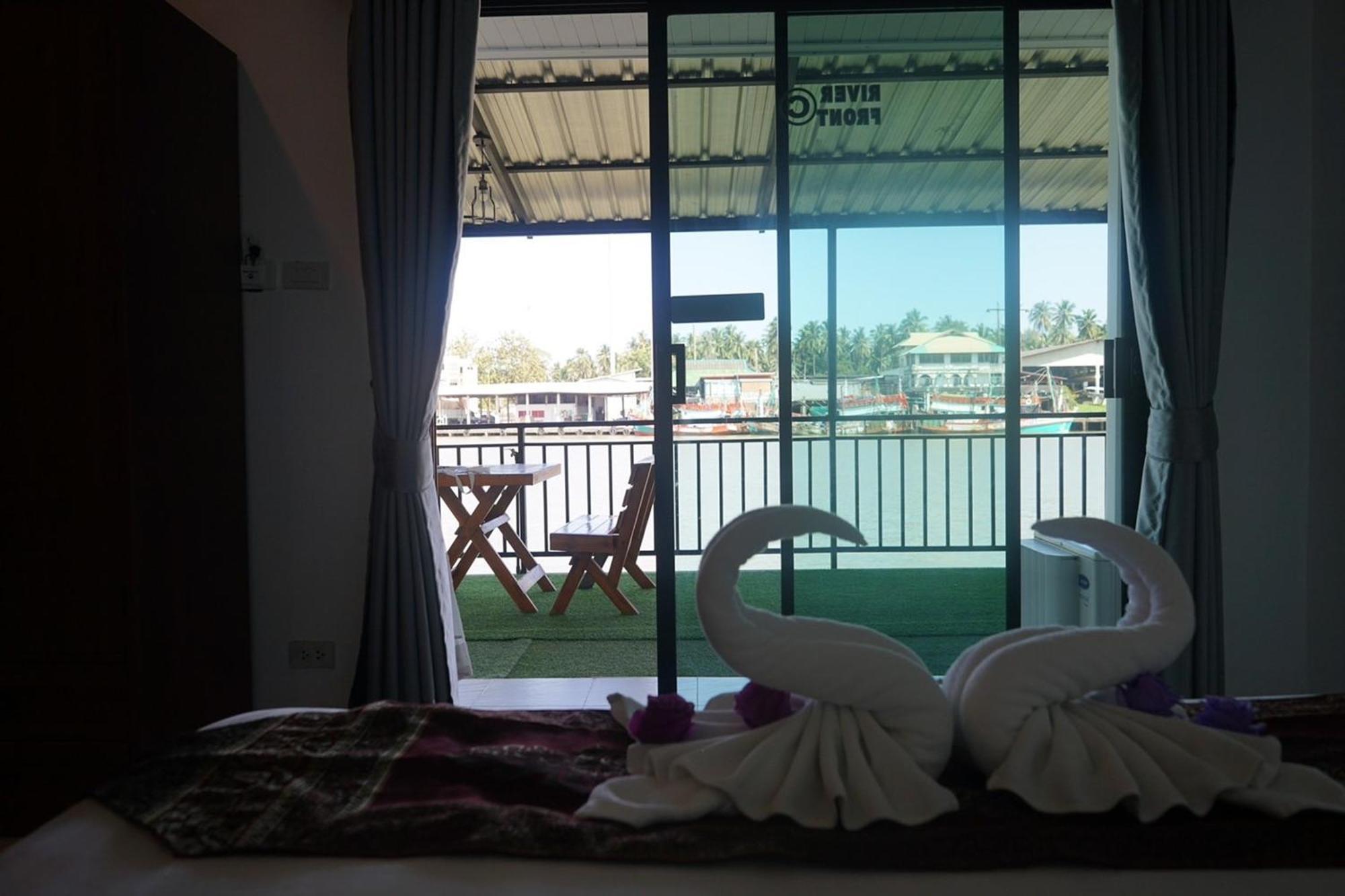 Chaiyai River Front Hotel สิชล ภายนอก รูปภาพ